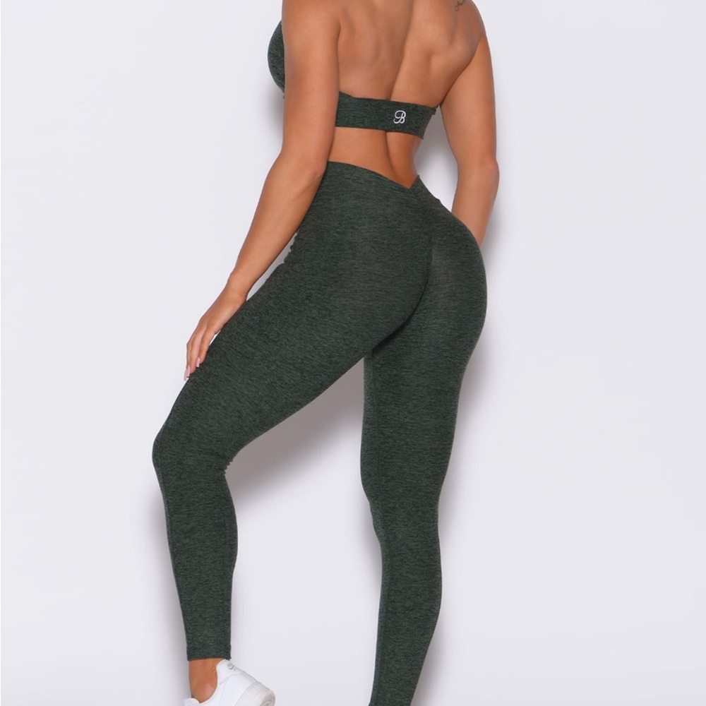Bombshell Sportswear V back leggings